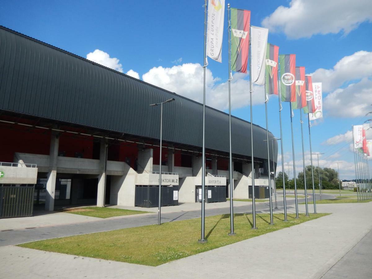 ティヒApartament Przy Stadionieアパートメント エクステリア 写真